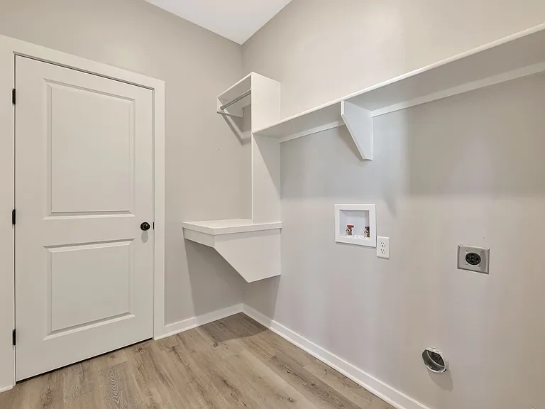1023 S Edwards St #200 — Photo 12