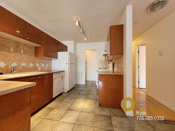 4th image of 1011 W King Edward Ave #310
