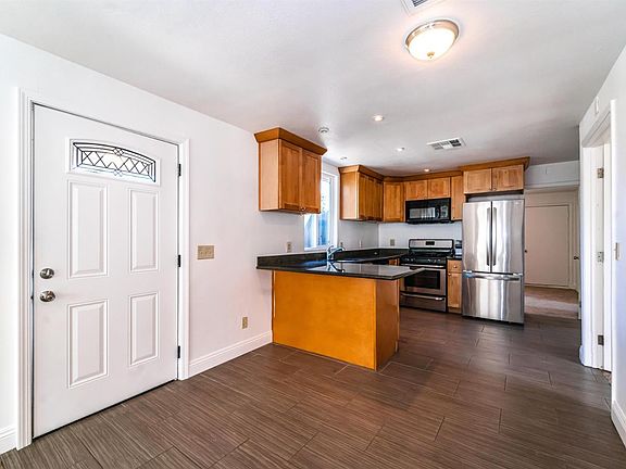 5th image of 509 Columbus Ave