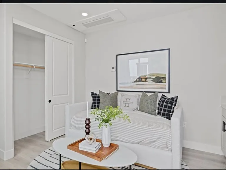 16543 Barnett St — Photo 5