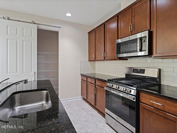 5th image of 2093 AMBERLY Drive