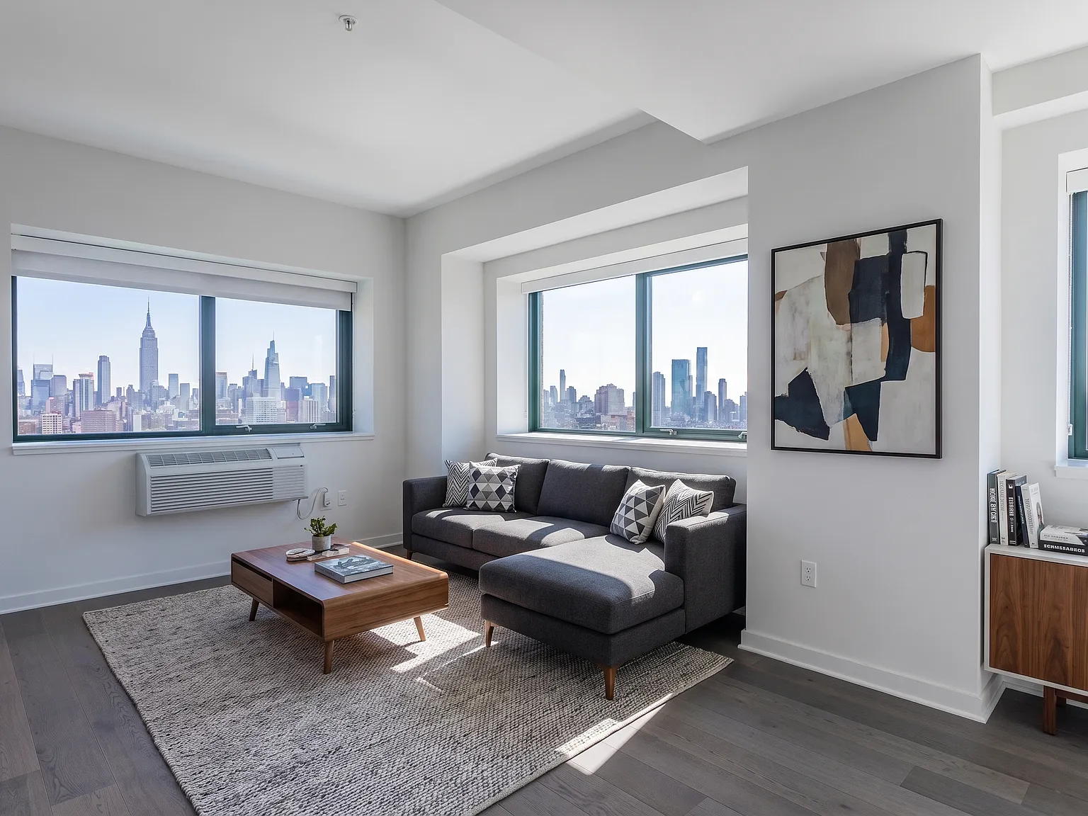 2 bed, 1060 sqft, $5,520 — Photo 2