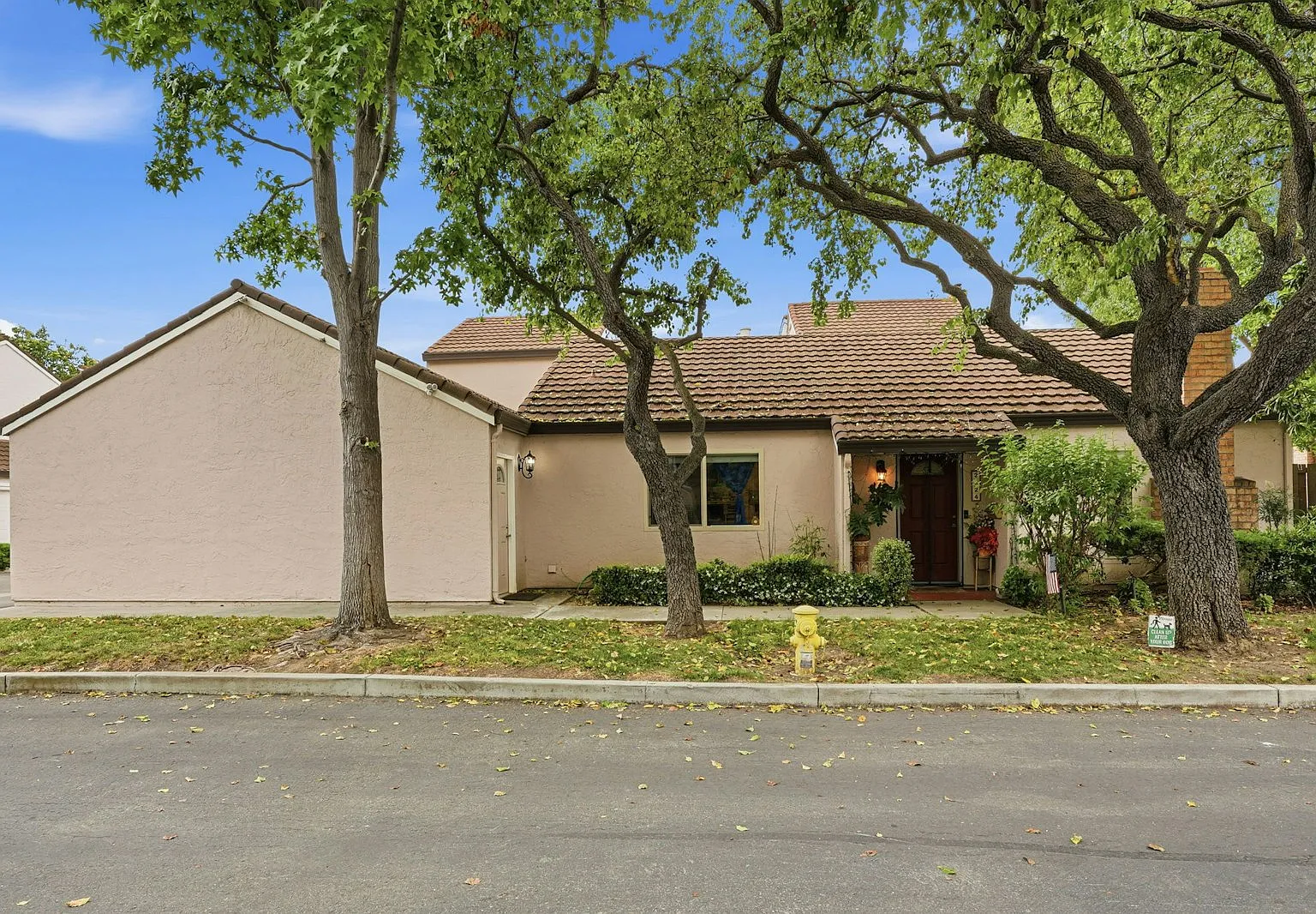 2524 Roblar Ln — Photo 1