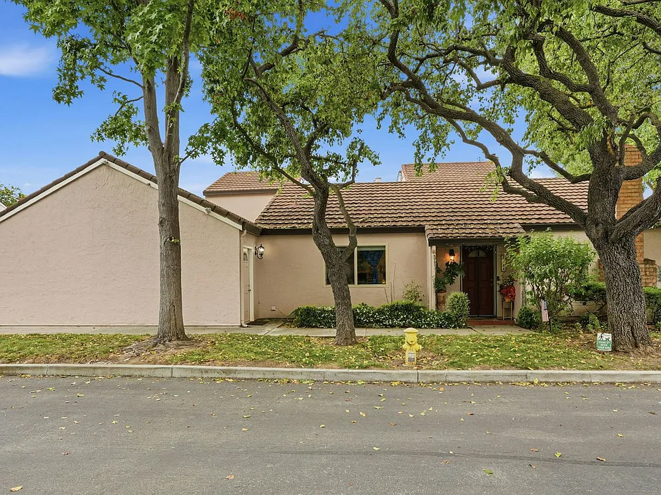 2524 Roblar Ln