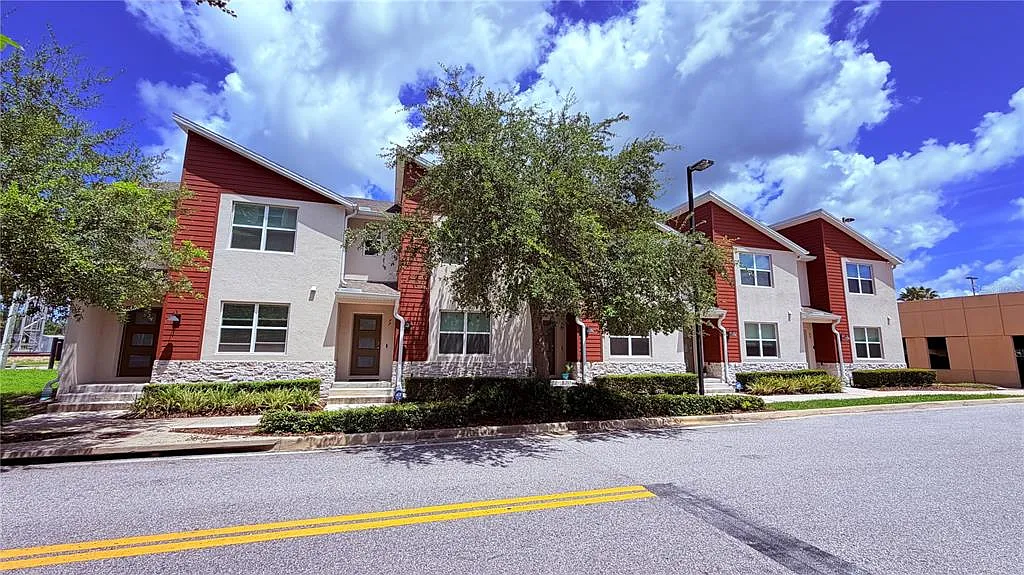 3 bed, 2.5 bath, 1488 sqft, $2,200 — Photo 3