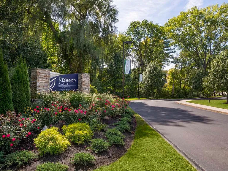 Regency Place — Photo 20