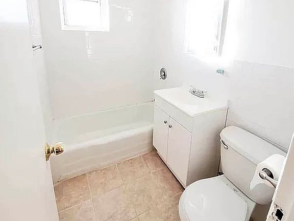 4th image of 150 Hawthorne St APT 6H