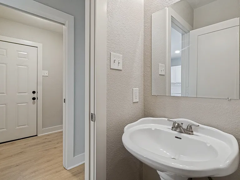 1217 Alaska Ave — Photo 8
