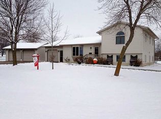 710 Buffalo Ct, Walker, IA 52352