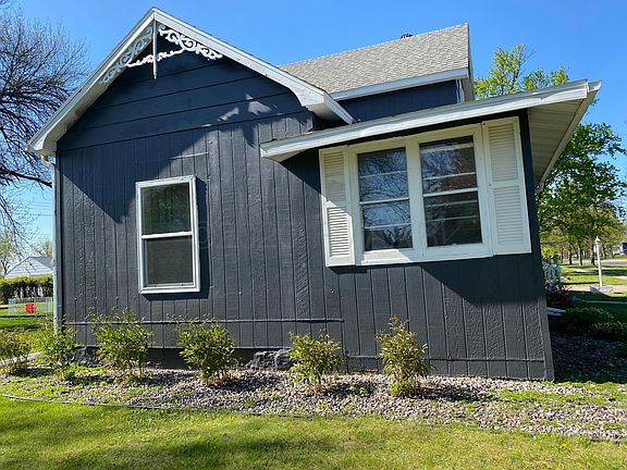 4th image of 303 7th St N