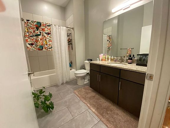 3rd image of 2022 E Broad St Unit 203