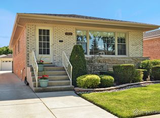 6816 N Sauganash Ave, Chicago, IL