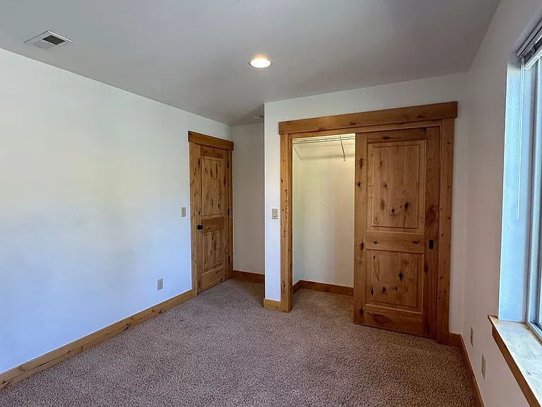 115 NW Mount Washington Dr — Photo 25