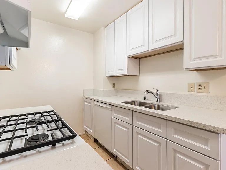 10845 Camarillo St #105 — Photo 6