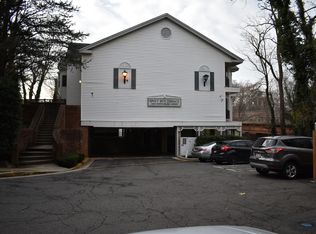 2050 N Calvert St APT 209, Arlington, VA 22201