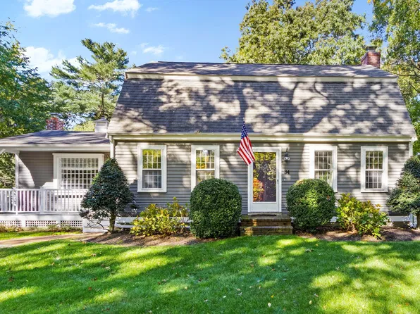 34 Plantation Rd, Plymouth, MA 02360