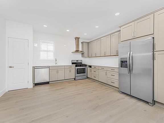 5th image of 6140 Delafield Avenue