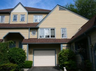 16 L Hermitage Dr, Shelton, CT 06484
