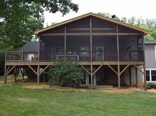 231 S Laurel Cir, Black Mountain, NC 28711