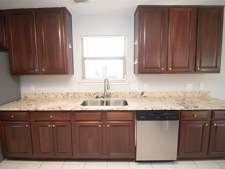 2202 Crossmill Ln — Photo 20