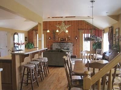 4th image of 1096 Lakeside Dr E