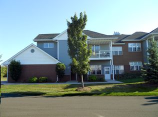 693 W Dekora St, Saukville, WI 53080