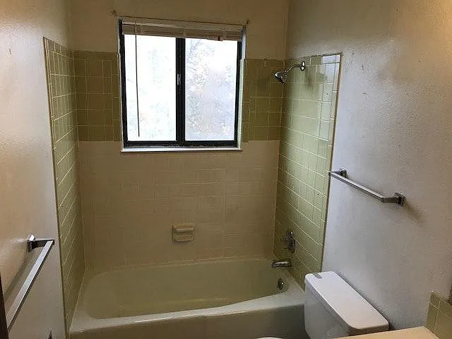 3409 N Ash Ave — Photo 3