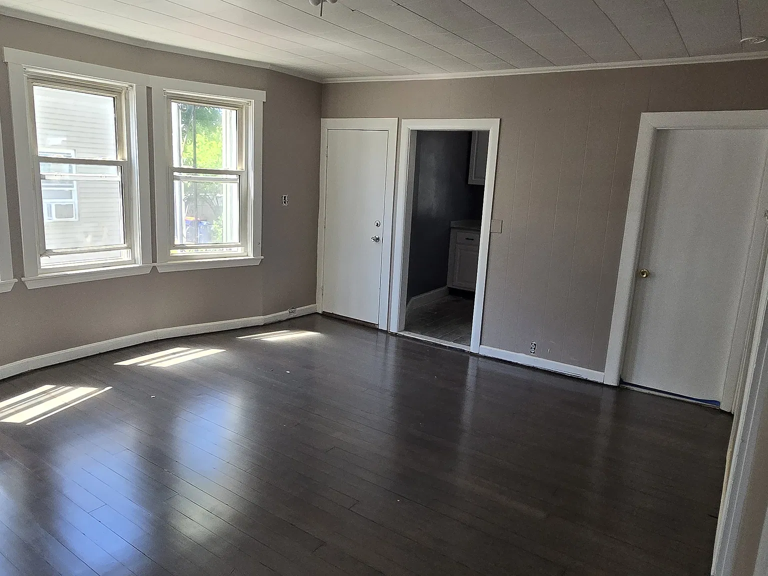 3 bed, 1000 sqft, $2,500 — Photo 1