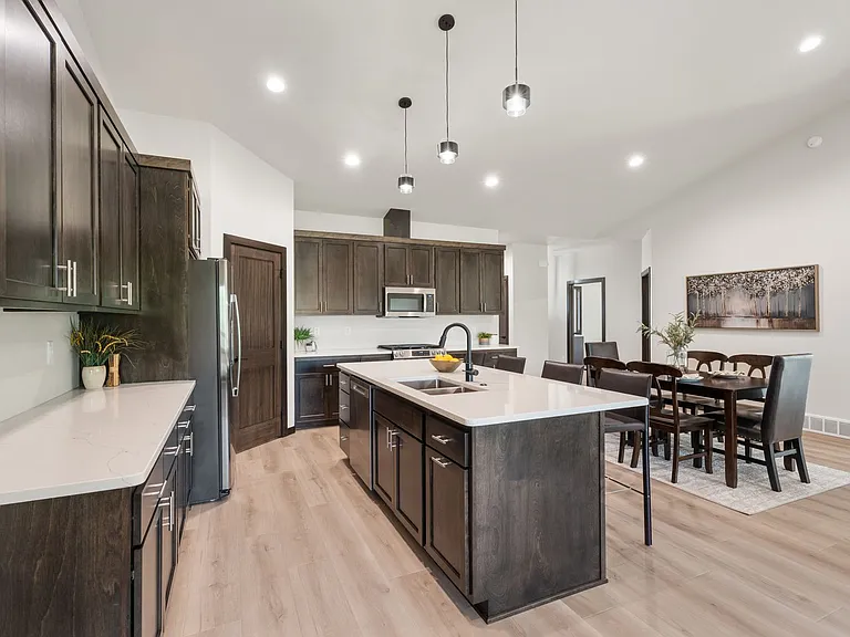 1115 S Foss Ave — Photo 6