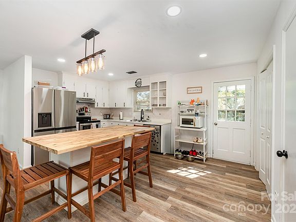 5th image of 7528 Lancashire Dr