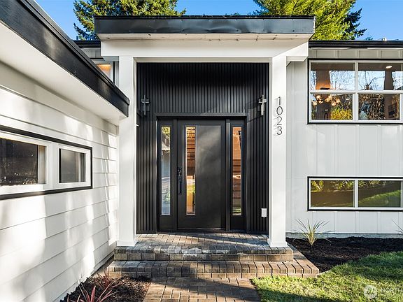 3rd image of 1023 109th Avenue SE