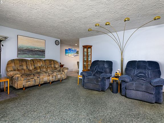 5th image of 4000 NE 44th Ave