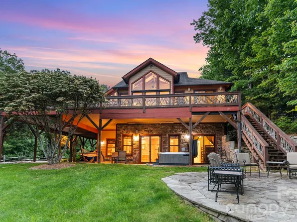 300 Fallsview Dr, Lake Toxaway, NC 28774
