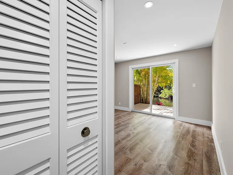 1400 NE 54th St #107 — Photo 14