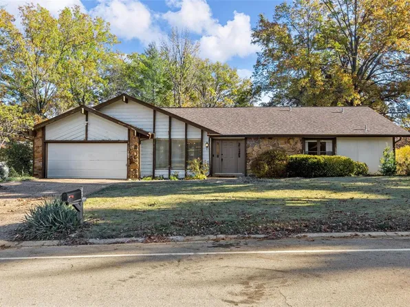 117 Rue Grand Dr, Lake Saint Louis, MO 63367