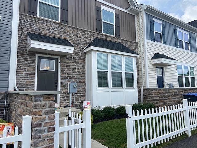 1st image of 15 Ryan Ct