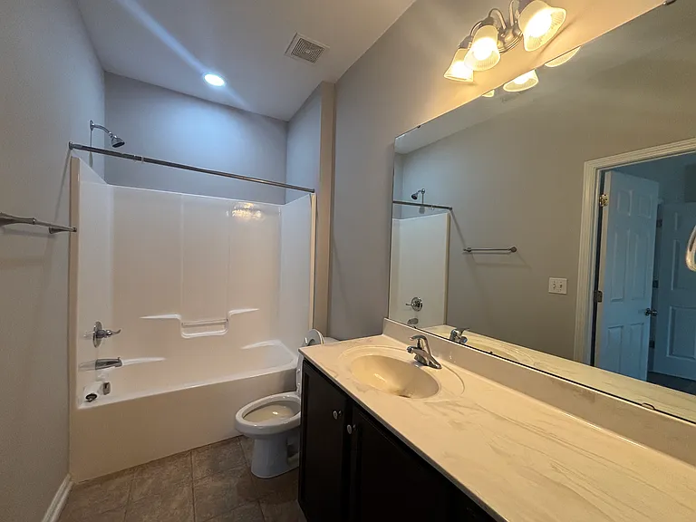 Master Bedroom Full Bath