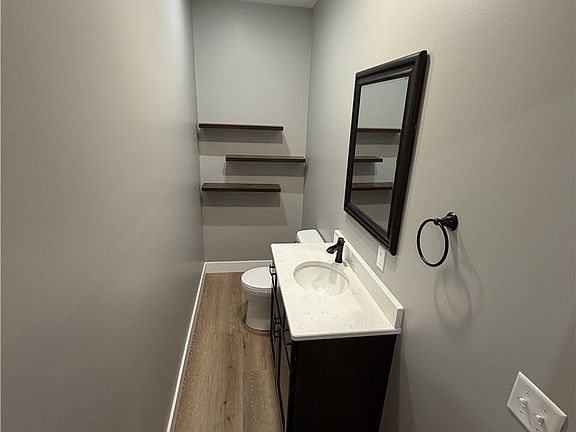 4th image of 2403 Lilly St