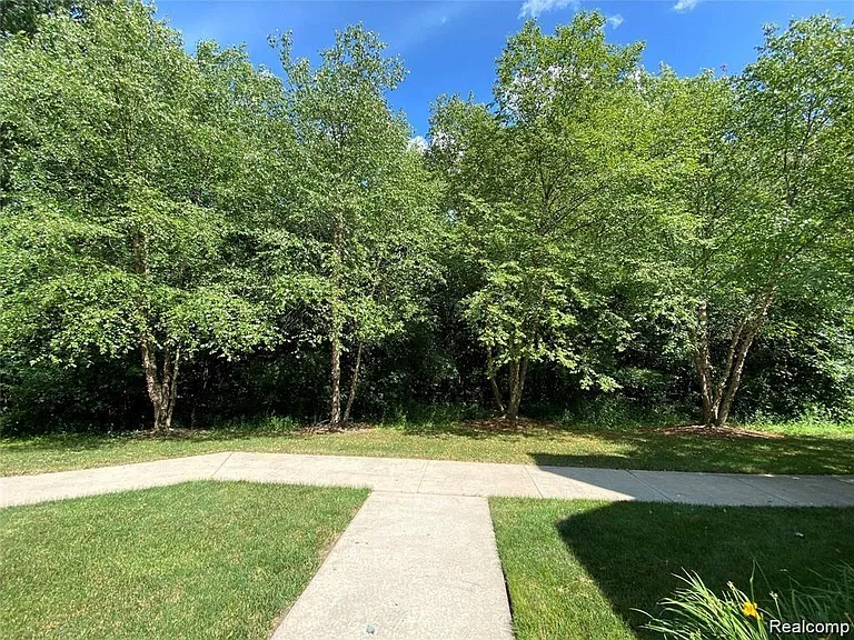 215 S Village Way — Photo 35