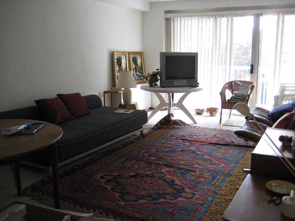 Living room accessing terrac