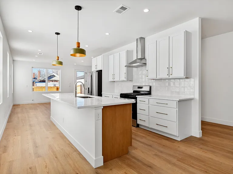 3431 N Columbine St — Photo 5
