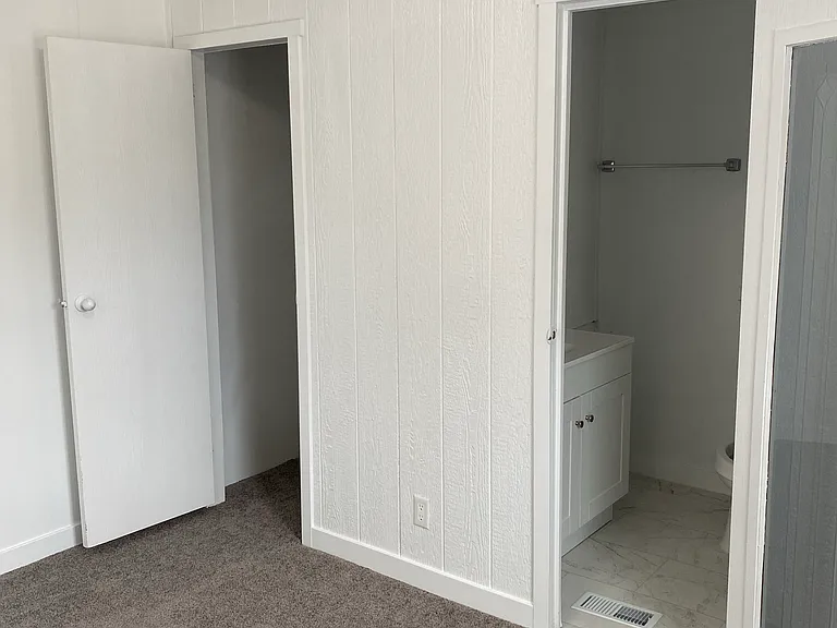 715 Center St E #105 — Photo 12