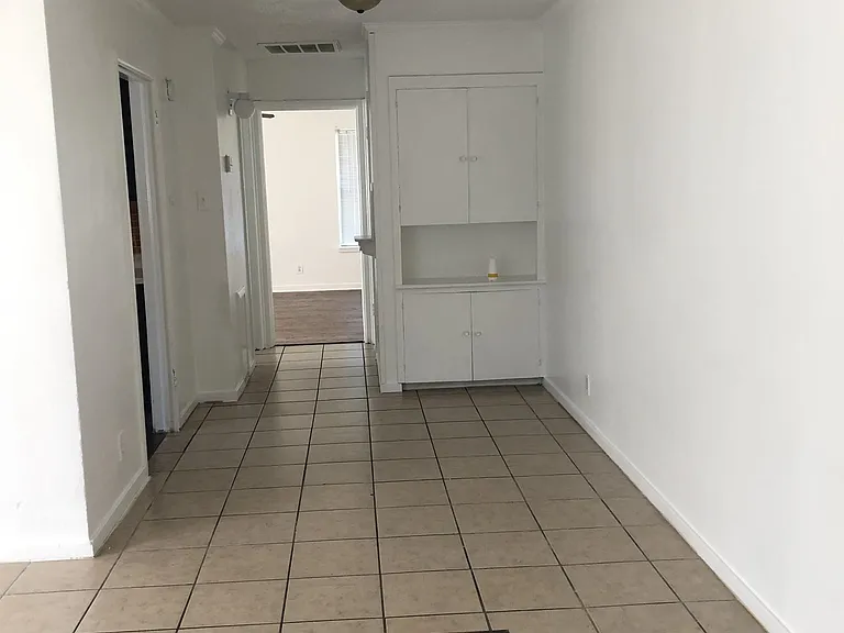 801 N Crawford St — Photo 3
