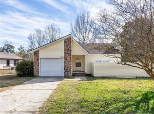 126 Deerfield Dr, Spring Lake, NC 28390