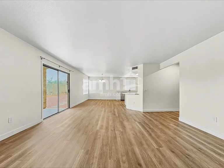 4071 E Abraham Ln — Photo 6