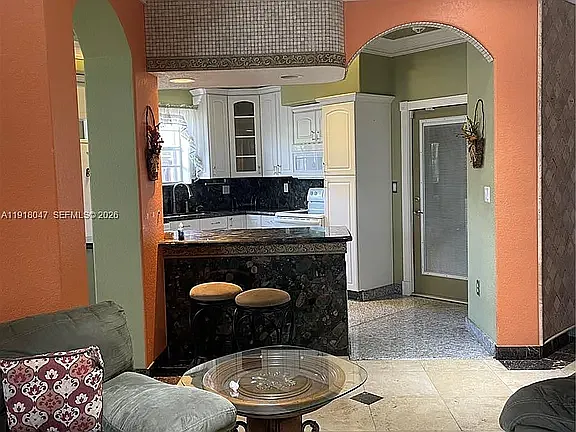 232 SW 7th Ave — Photo 4