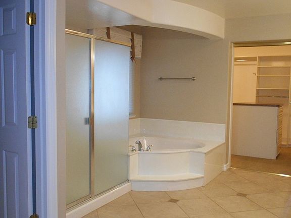 4th image of 4063 E Fairfield St