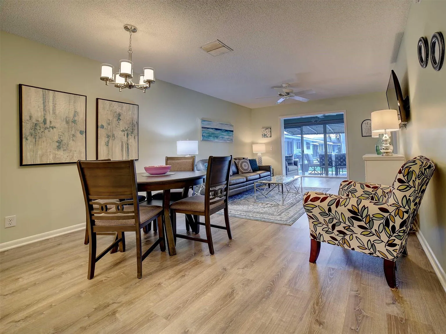 2 bed, 2.0 bath, 904 sqft, $2,600 — Photo 4