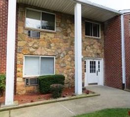 1st image of 27 Gadsen Pl APT 2F