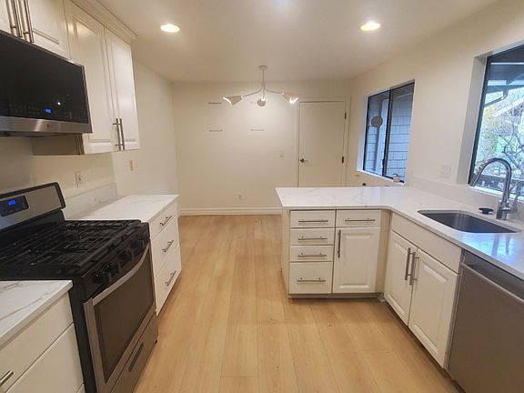3rd image of 2712 174th Ave NE #1